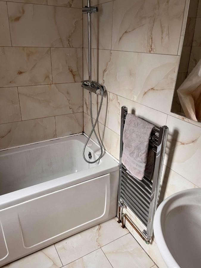 Luton Town House Near Airport Διαμέρισμα Εξωτερικό φωτογραφία