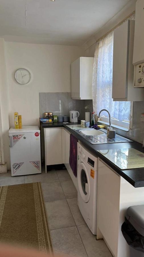 Luton Town House Near Airport Διαμέρισμα Εξωτερικό φωτογραφία