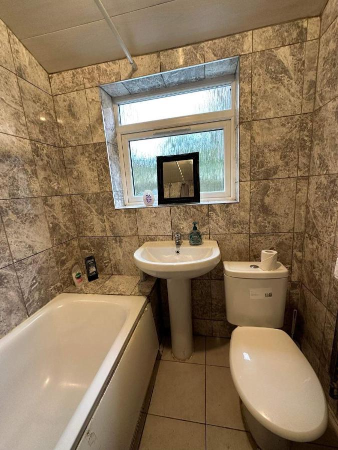 Luton Town House Near Airport Διαμέρισμα Εξωτερικό φωτογραφία