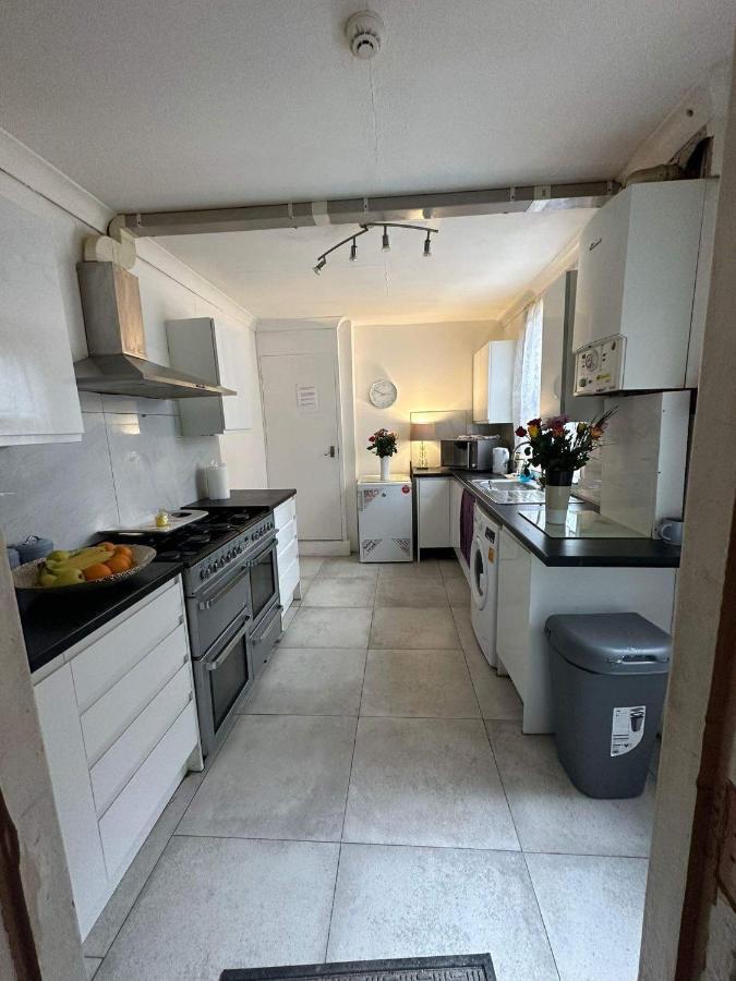 Luton Town House Near Airport Διαμέρισμα Εξωτερικό φωτογραφία