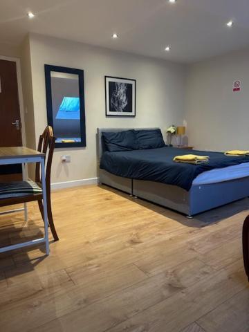 Luton Town House Near Airport Διαμέρισμα Εξωτερικό φωτογραφία