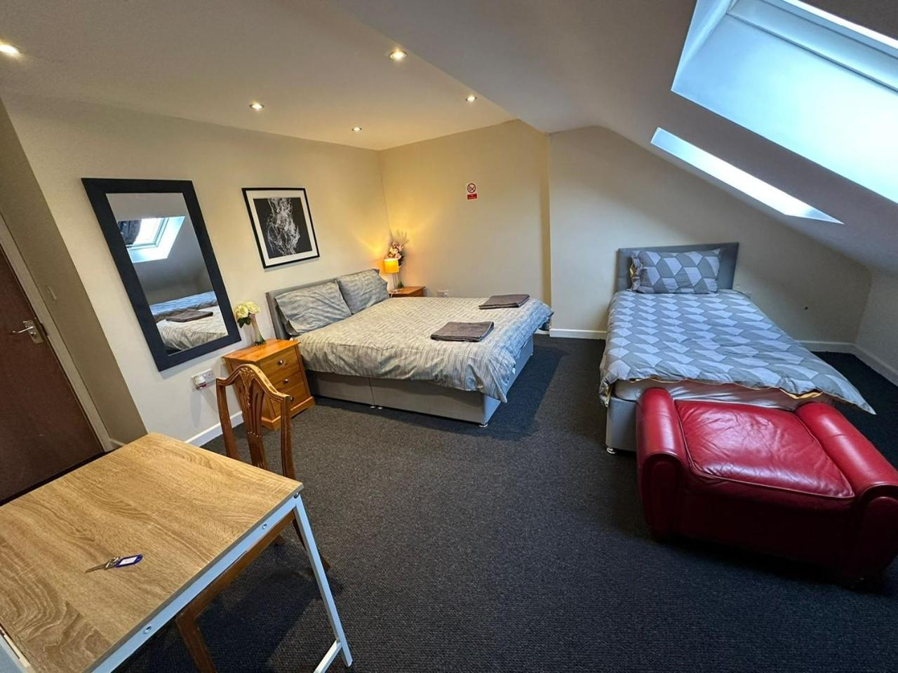 Luton Town House Near Airport Διαμέρισμα Εξωτερικό φωτογραφία
